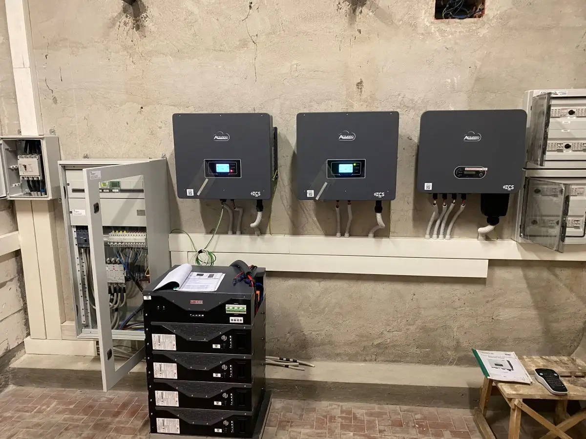 Quadri elettrici e inverter impianto fotovoltaico Roma
