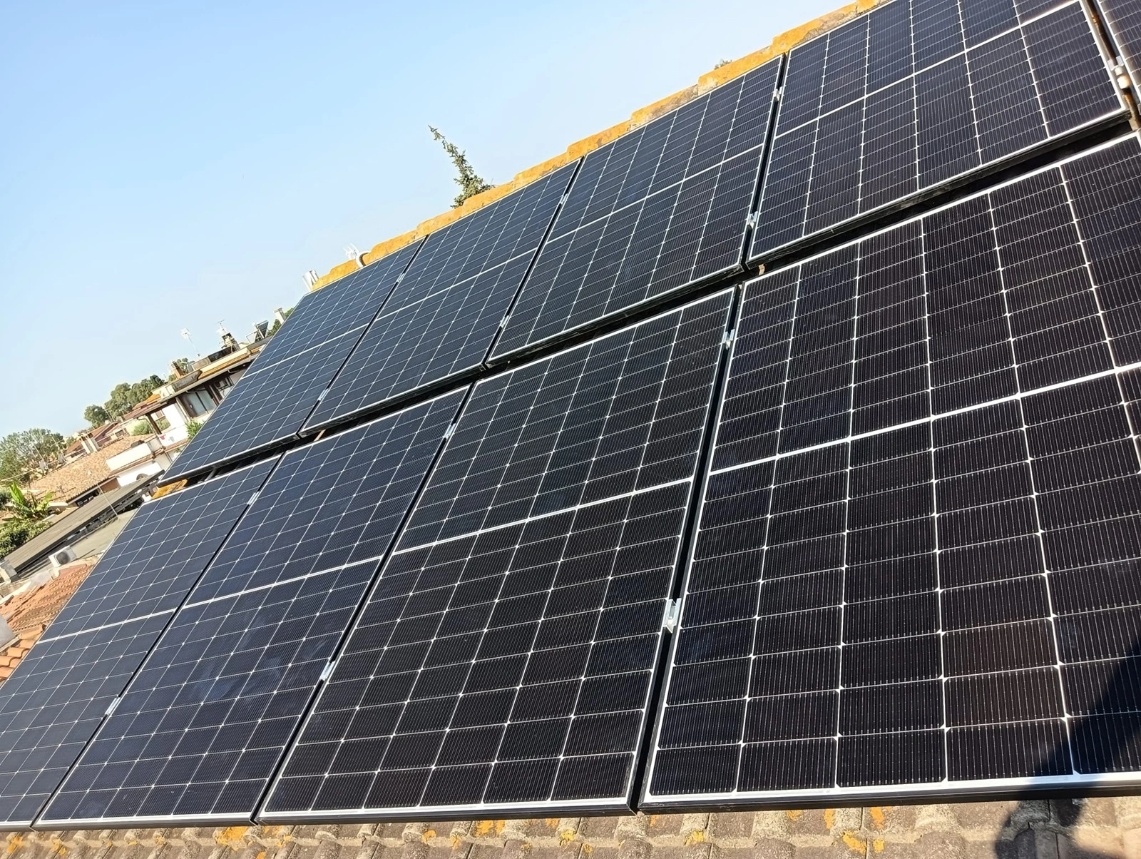 Impianto fotovoltaico 7 kW con accumulo 10 kWh installato ad Ardea provincia di Roma da AdoTek Green Powers